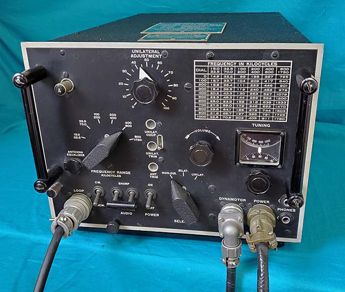 10 vis bronze laiton de capot de nombreux postes radio militaire US WWII NOS NIB 